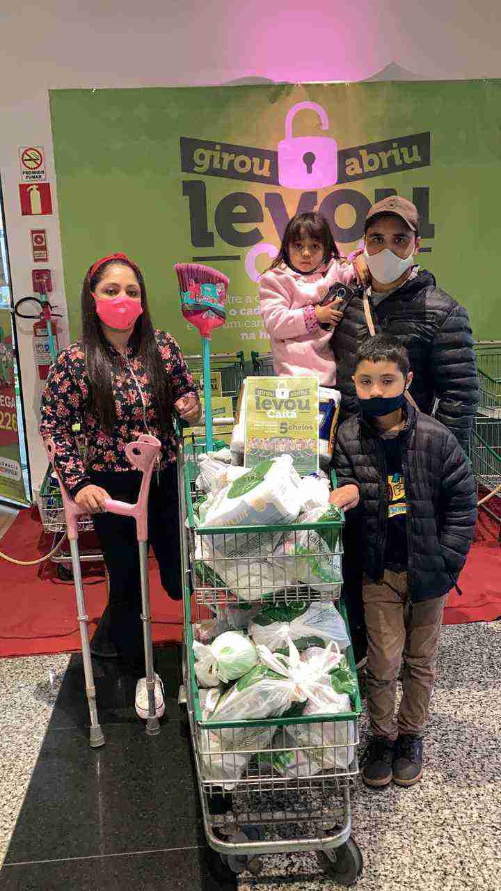 A família de Guilherme Farias foi uma das agraciadas com o prêmio
