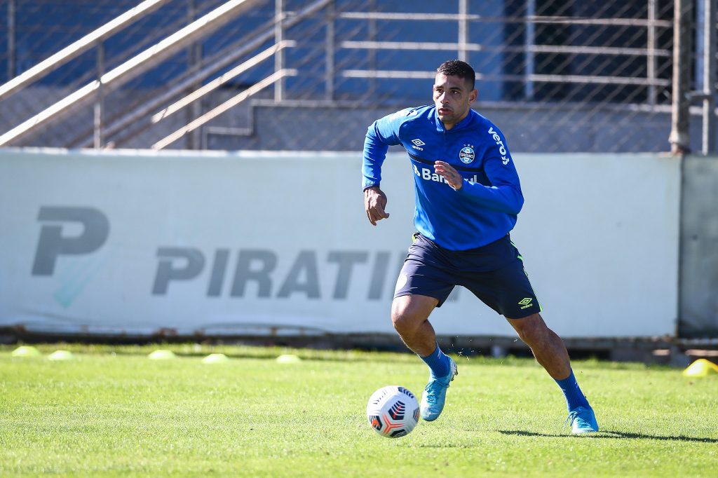 Diego Souza treinou com os titulares. Foto: Grêmio / Reprodução Leouve