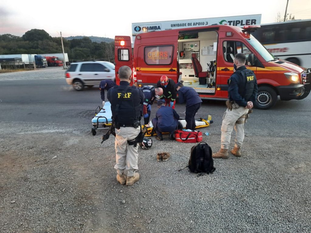 Motociclista fica ferido após colisão com veículo no Trevo da Telasul