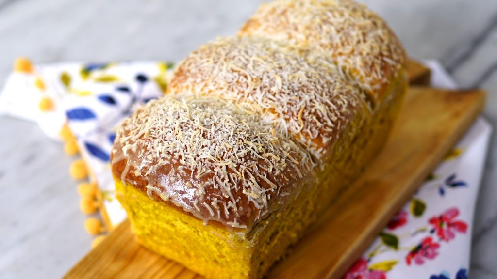 Cozinha Viva: Pão caseiro de abóbora com cobertura de coco Cozinha Viva: Pão caseiro de abóbora com cobertura de coco