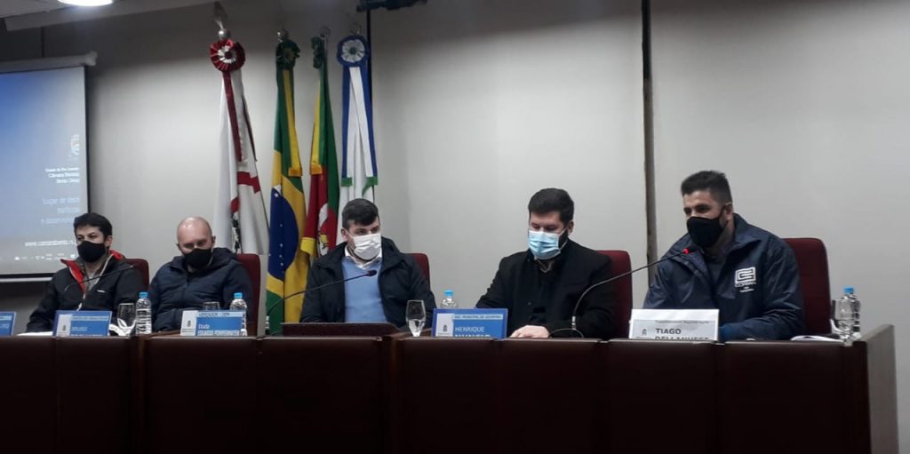 Engenheiros da Corsan dão explicações em audiência pública na Câmara