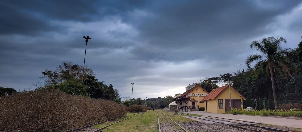 Com frio intenso, Garibaldi registra formação de neve nesta quarta-feira