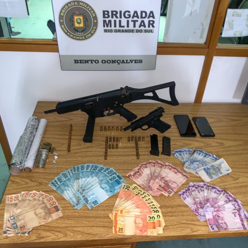 BM prende três criminosos com armas e drogas em Bento Gonçalves