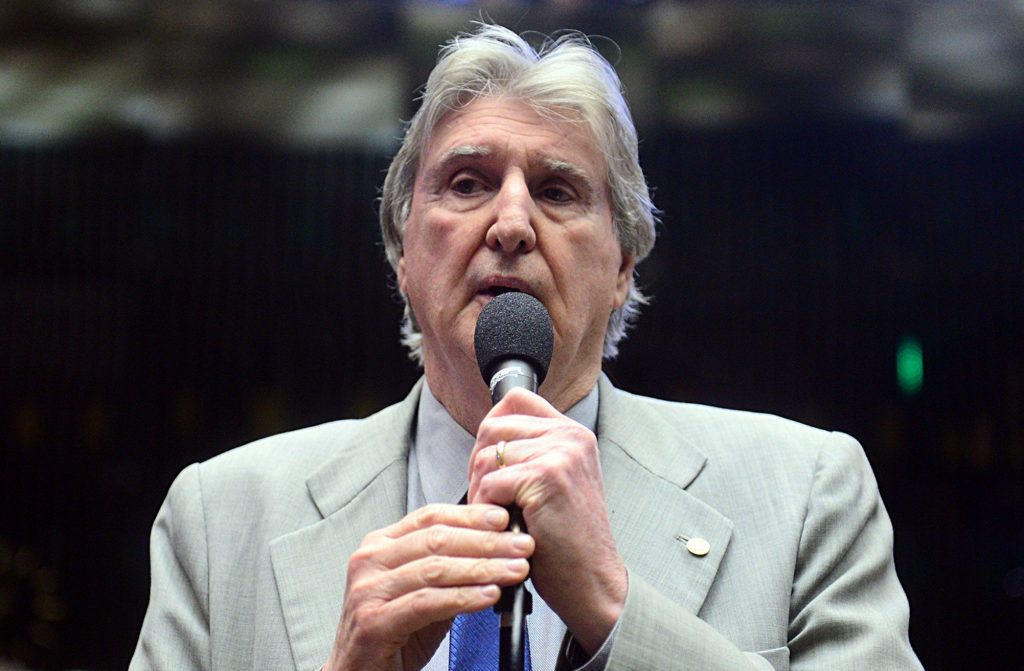 Manifestação convocada pelo cantor Sergio Reis é contestada por entidades de caminhoneiros