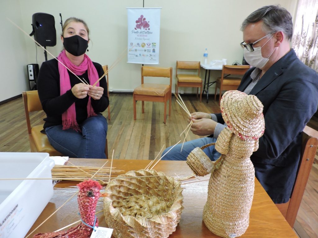 Artesanato em Dressa. Imagem: Divulgação Ponto de Cultura