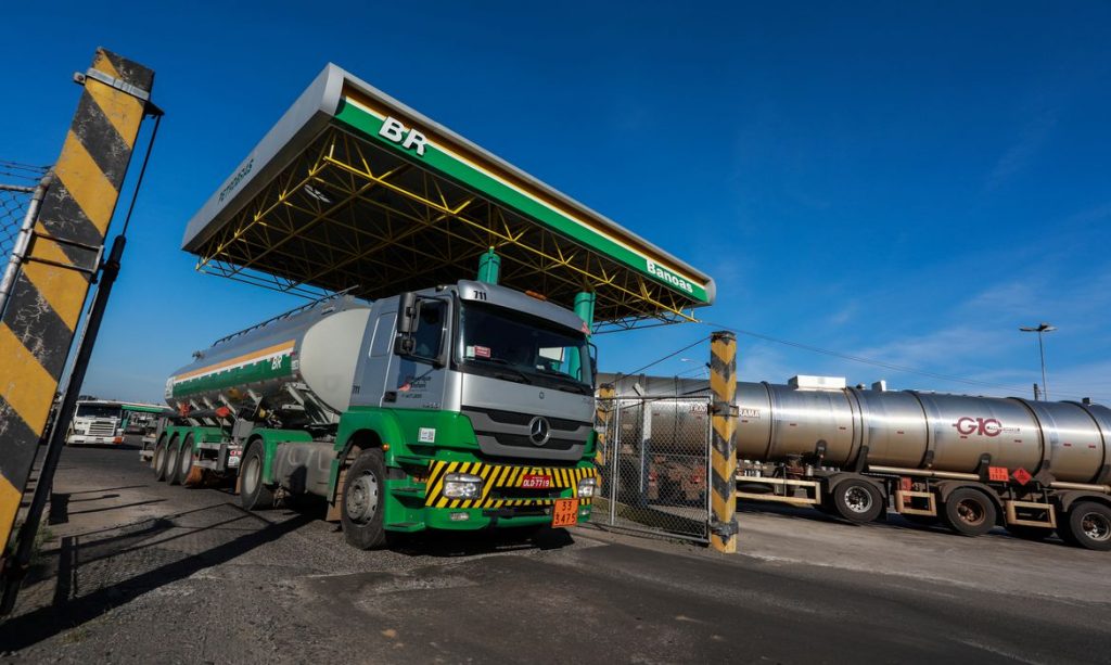 petrobras reduz preço da gasolina