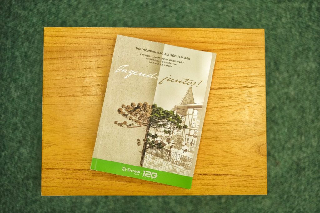 Livro da Sicredi Pioneira retrata história da primeira cooperativa de crédito da América Latina