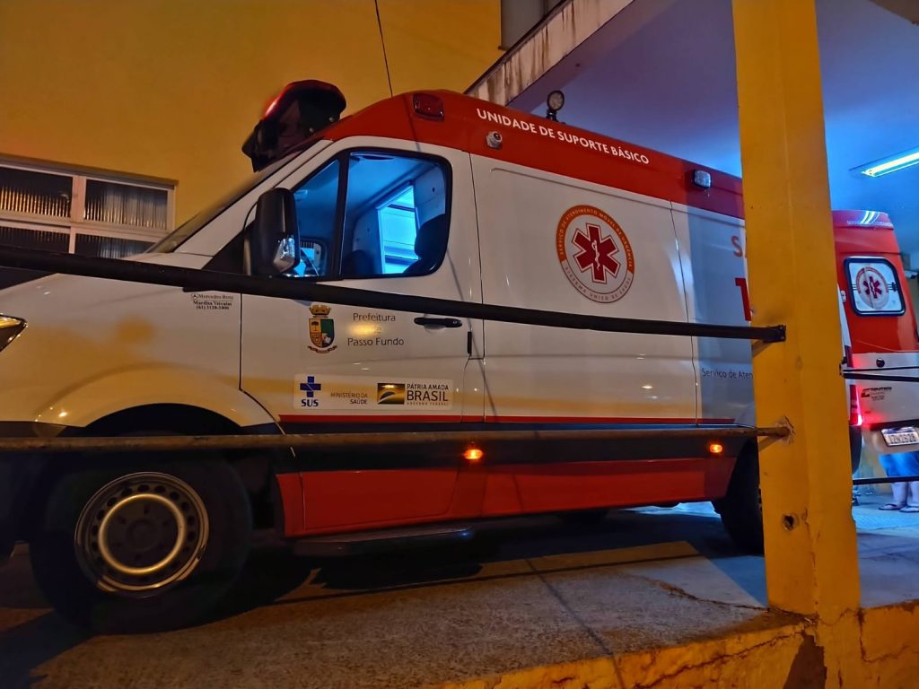 Uma mulher foi hospitalizada após ser agredida por seu companheiro na noite do último sábado (28).