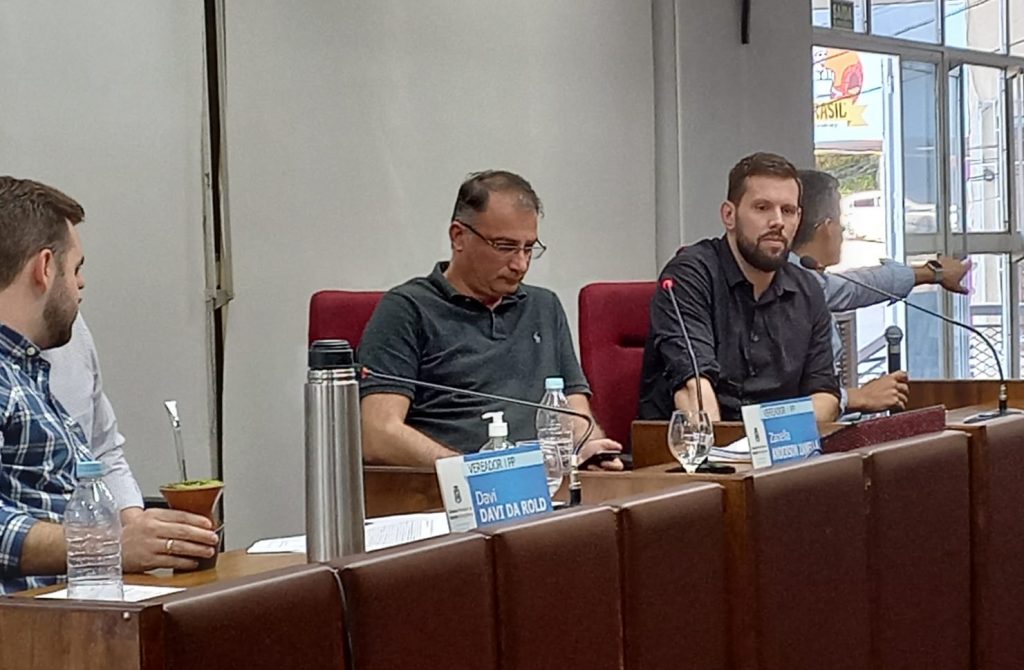 Zanella presidiu a reunião e Maurício Salton (d) lembrou do compromisso social da empresa