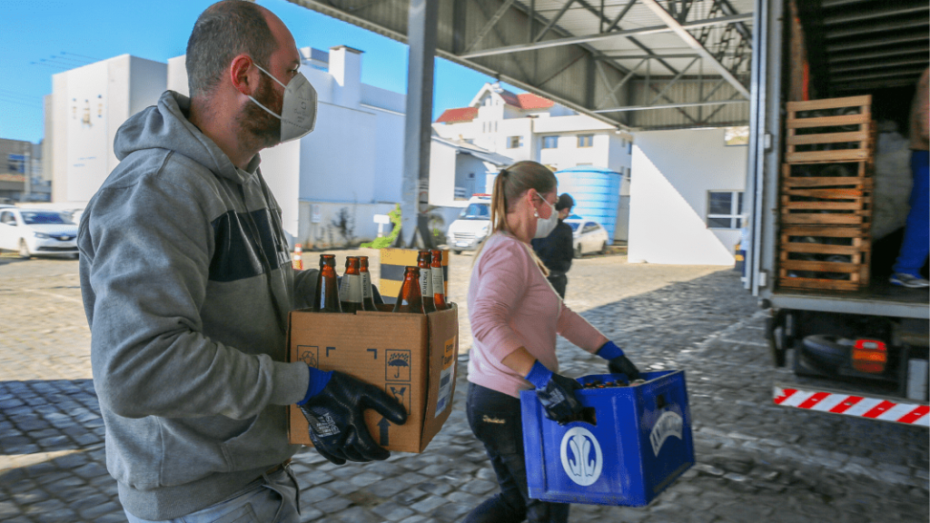 Campanha de Recolhimento de Vidros arrecada quase cinco toneladas em Farroupilha Campanha de Recolhimento de Vidros arrecada quase cinco toneladas em Farroupilha