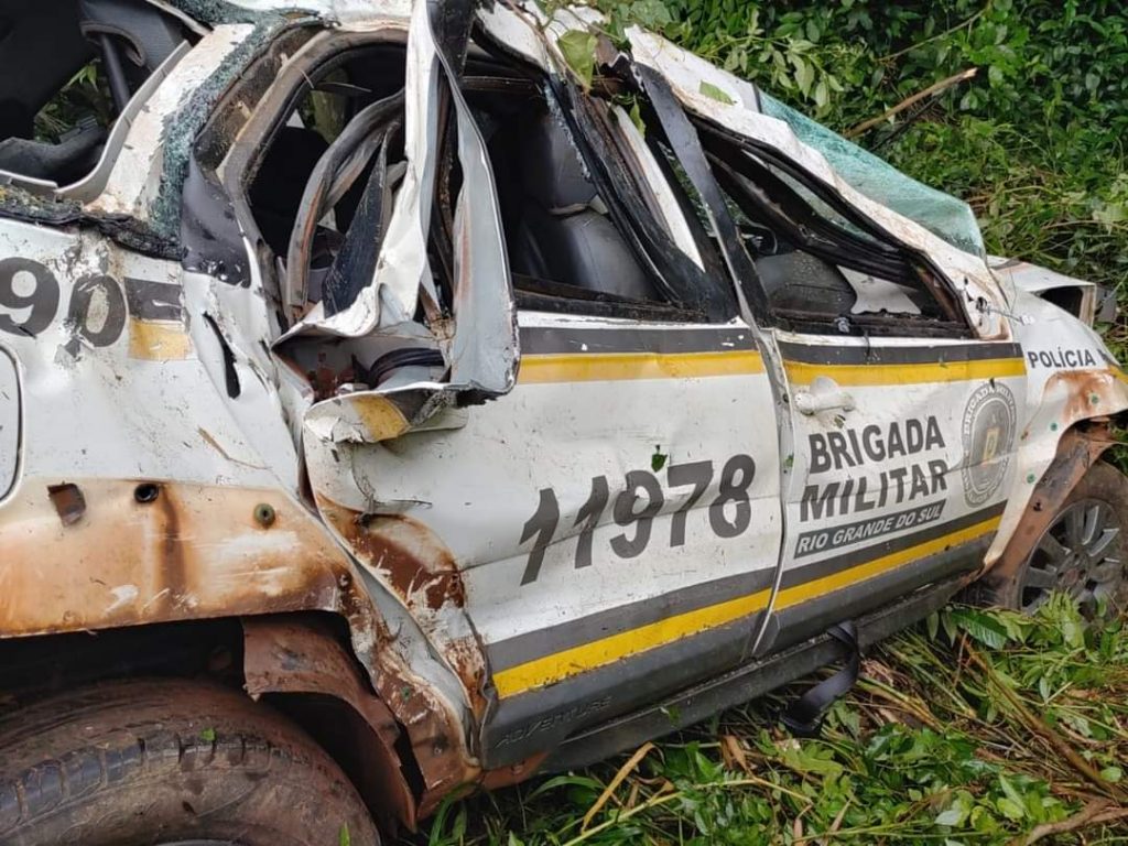 Policial fica em estado grave após acidente com viatura na BR-386, em Montenegro