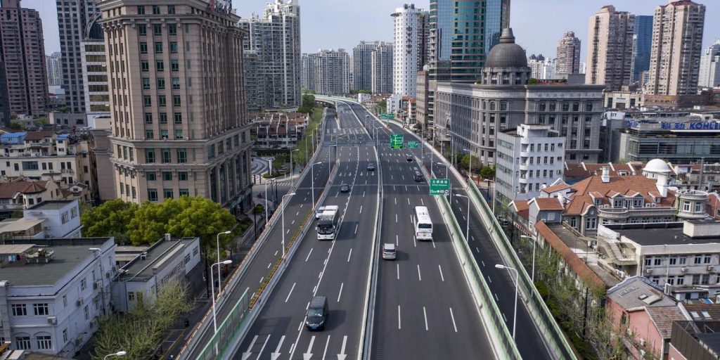 Economia da China esfria com impacto de lockdowns sobre fábricas e varejistas