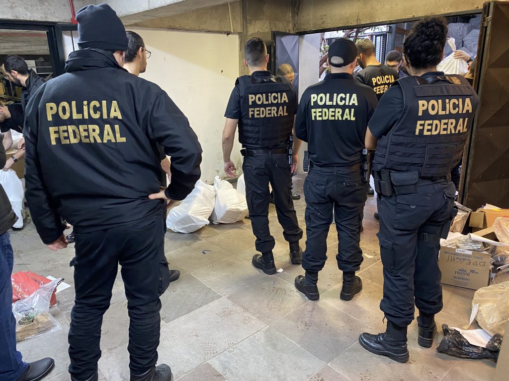 Polícia Federal faz operação contra fraude bilionária envolvendo criptomoedas