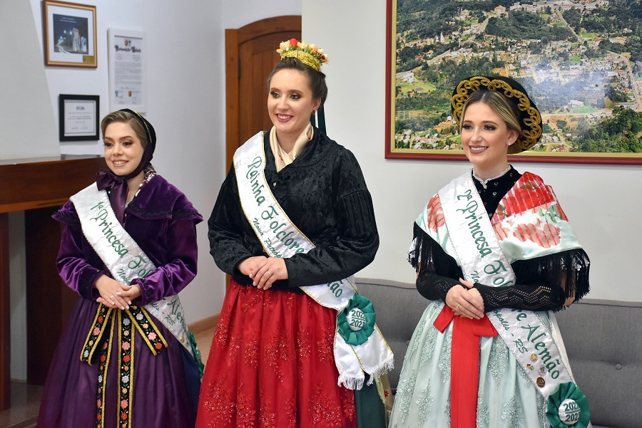 Nova Petrópolis: Trajes das soberanas do Folclore Alemão são oficialmente apresentados