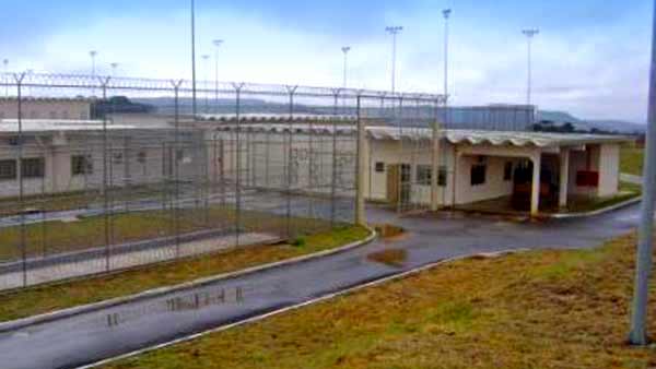 Mulher é flagrada tentando entrar com drogas na vagina em penitenciária de Caxias do Sul