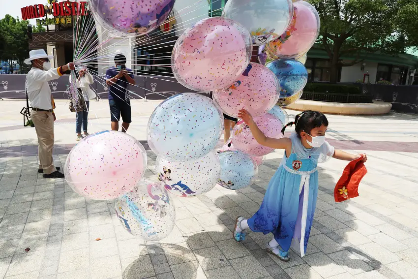 Disney de Xangai reabre as portas com queda dos casos de Covid na China