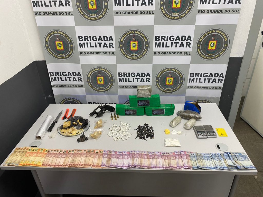 Integrante de facção é preso com drogas e arma em Caxias do Sul