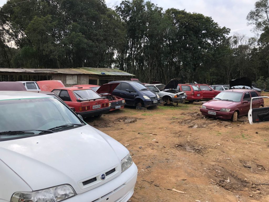Polícia cumpre mandado de apreensão em desmanche de veículos em Farroupilha