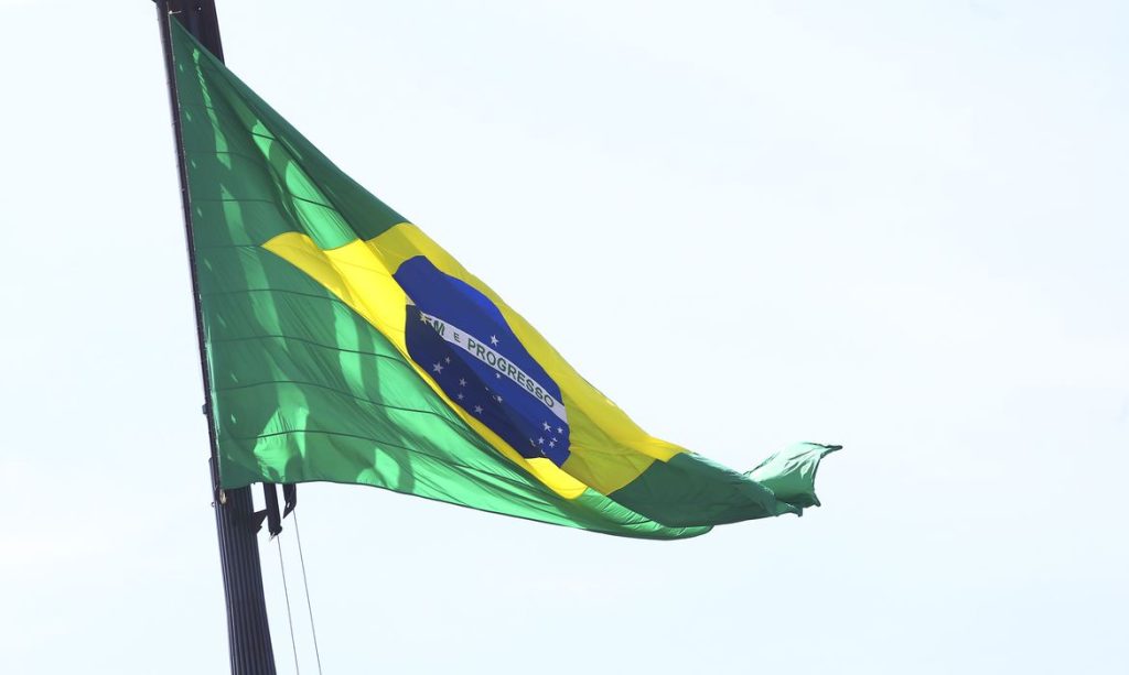 TRE-RS anula decisão de juíza que queria censurar a bandeira do Brasil
