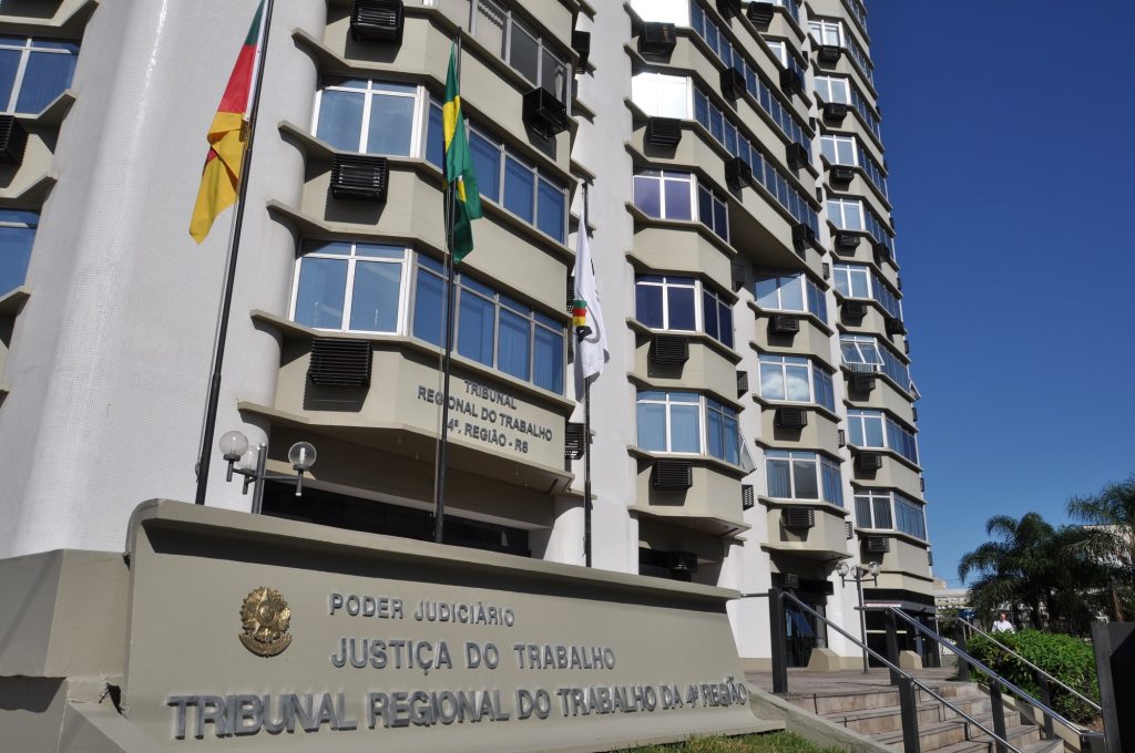 Comprovante vacinal começa a ser exigido nos prédios da Justiça do Trabalho gaúcha