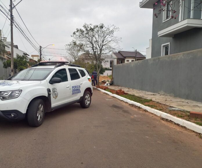 Homem é encontrado morto dentro de terreno baldio em Canoas