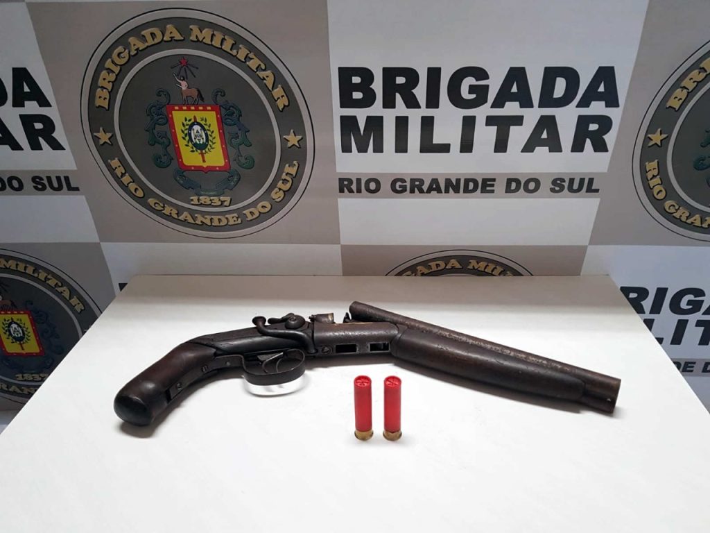 Jovem é preso por porte ilegal de arma de fogo em São Francisco de Paula