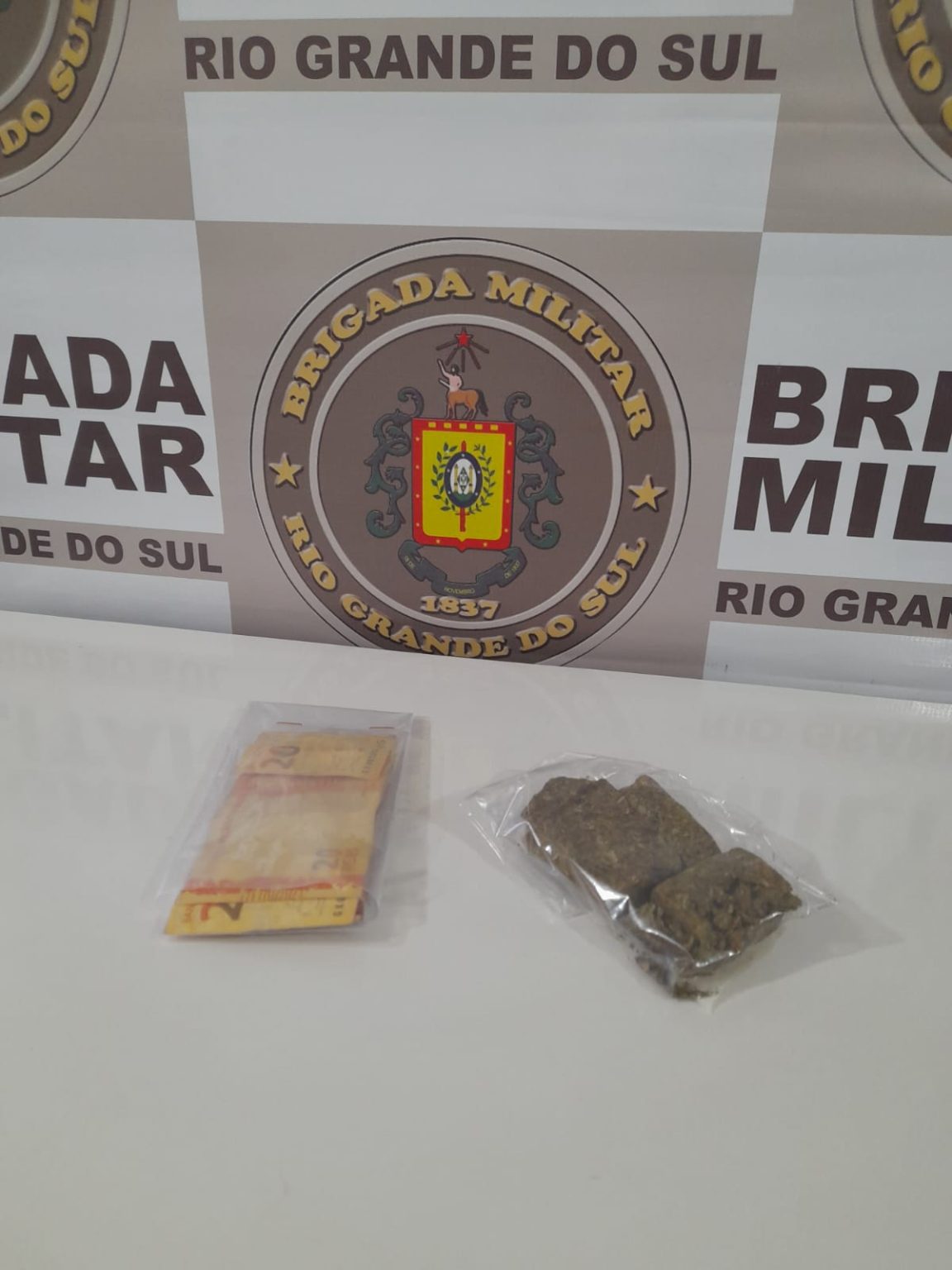 Jovem é preso por tráfico de drogas em Antônio Prado