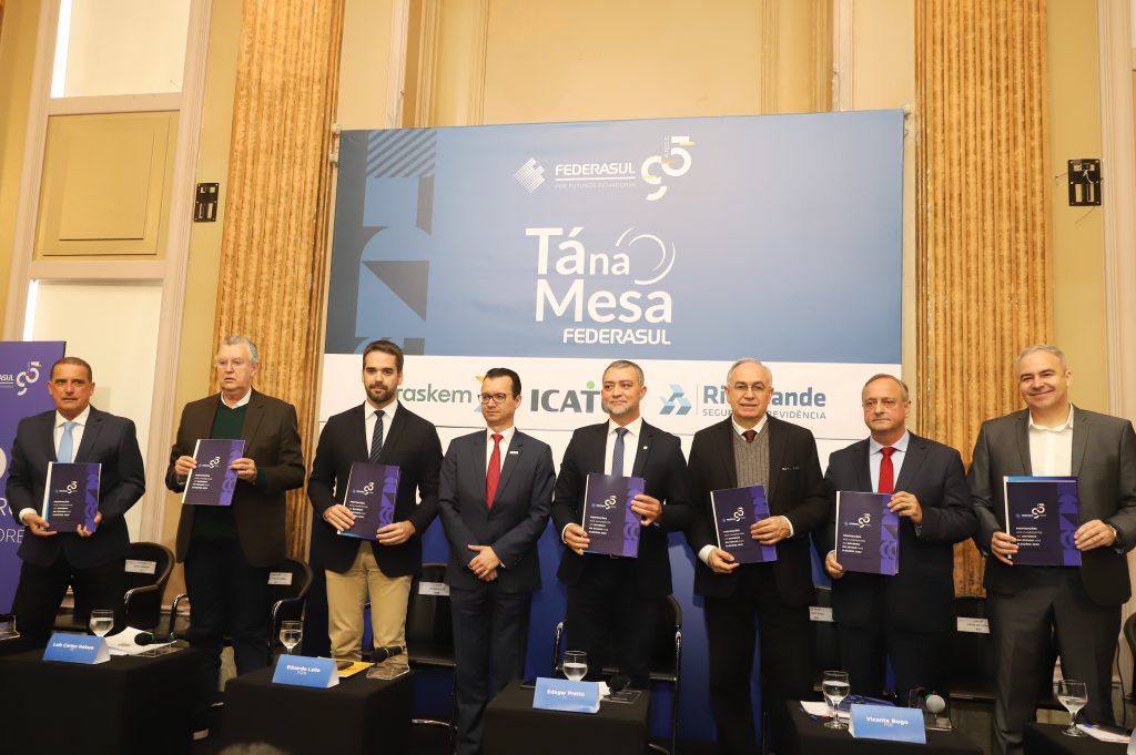 Sete dos 11 candidatos estiveram presentes (Foto: Rosi Boni)
