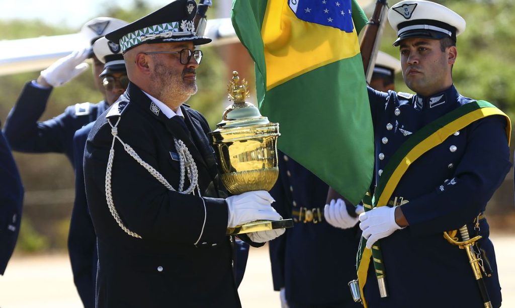Emprestado para bicentenário, coração de Dom Pedro I chega ao Brasil