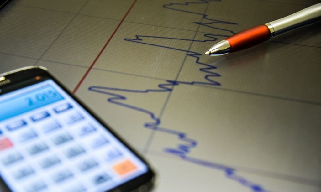 Atividade econômica tem queda de 0,77% em agosto