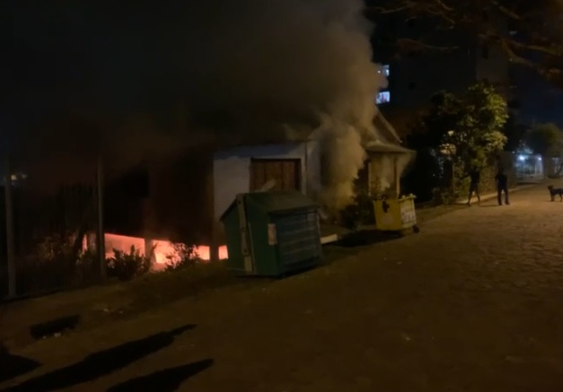 Interior de residência é atingido por incêndio em Caxias do Sul