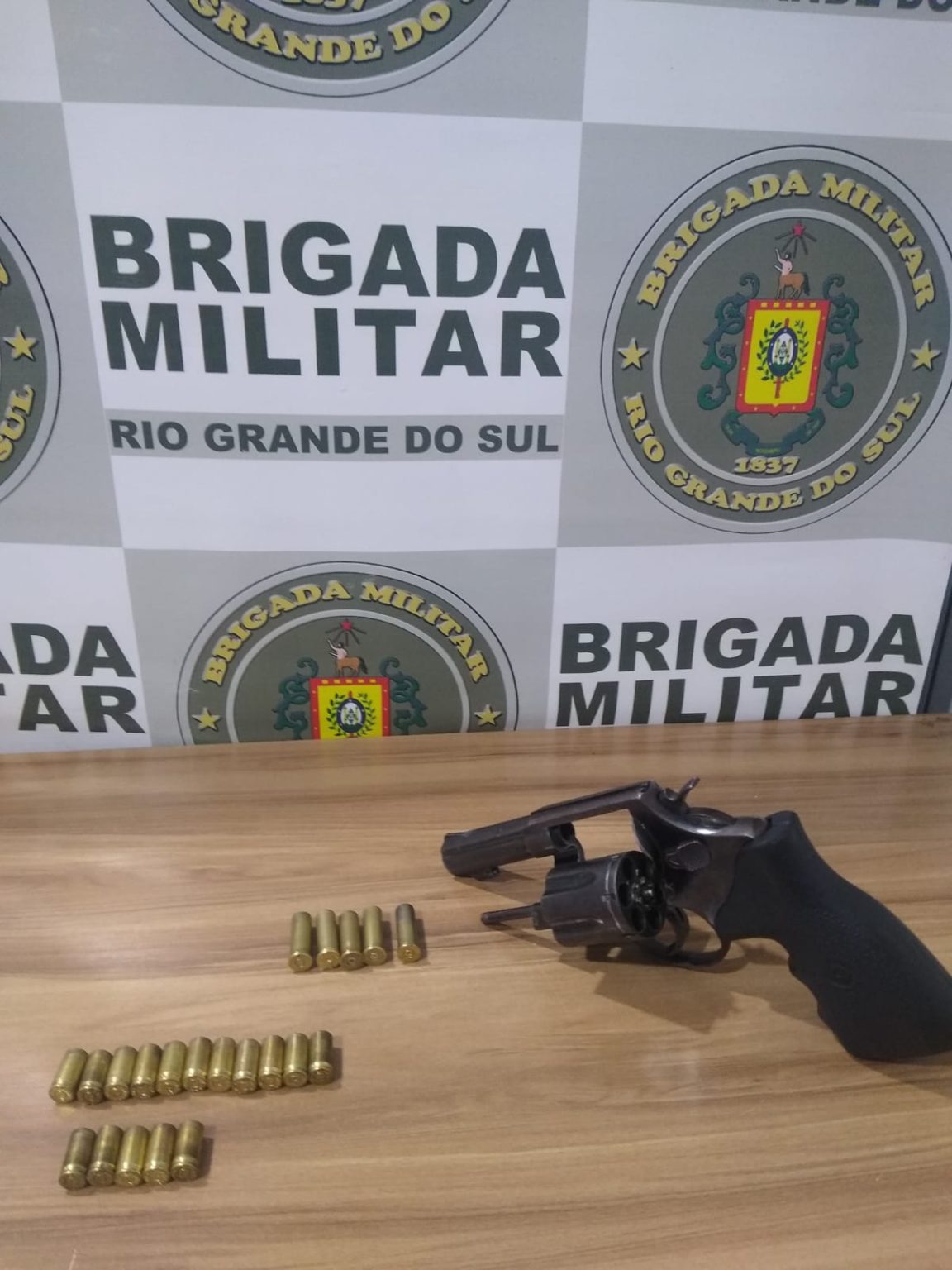 Homem efetua disparos de arma de fogo em frente a evento, acaba ferido e preso em Venâncio Aires