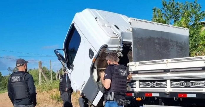 Operação da Polícia Civil prende dois em flagrante em Viamão