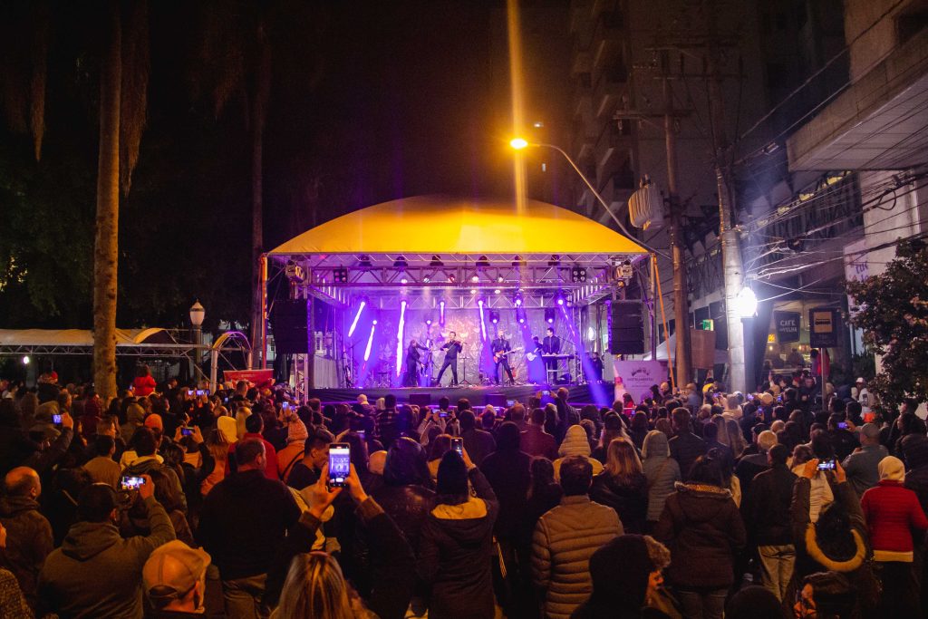 Show da Família Lima foi a atração nacional da Feira do Livro de Caxias do Sul