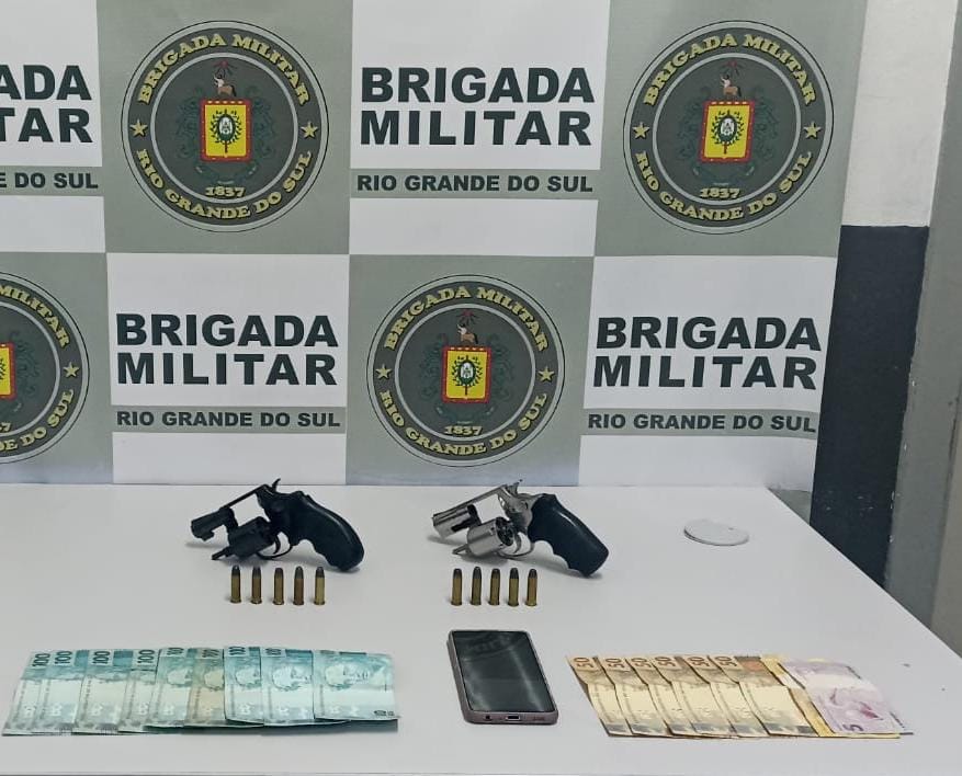 Homens armados são presos pelo Batalhão de Choque no bairro Reolon, em Caxias do Sul