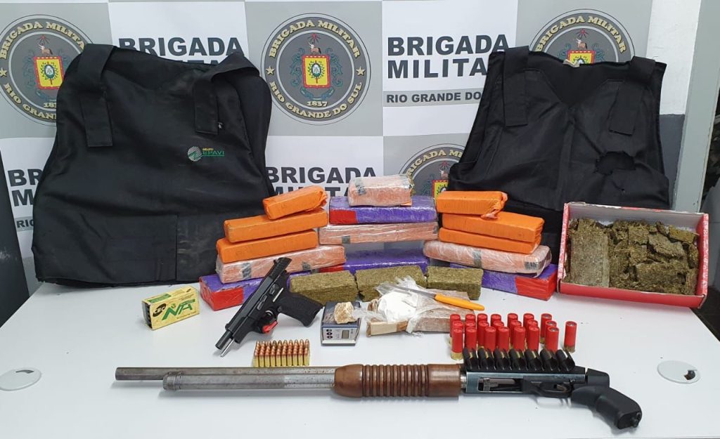 Dois homens são presos com armas e drogas em Caxias do Sul