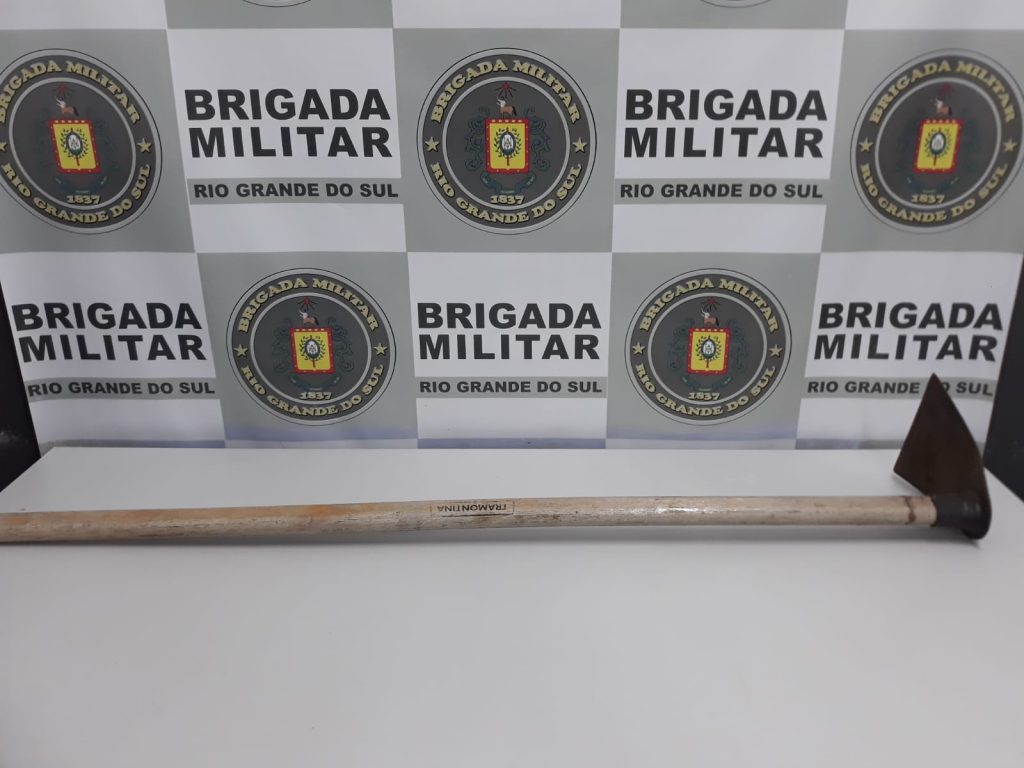 Homem é baleado após tentar agredir mãe com enxada