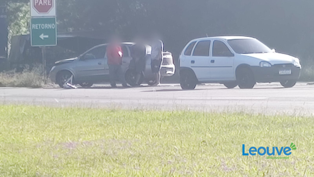 Colisão entre carros deixa trânsito lento entre Caxias do Sul e Farroupilha