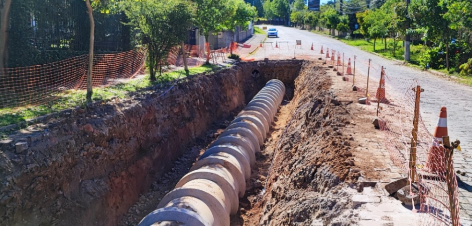 Trecho da Estrada Velha está totalmente bloqueado em Carlos Barbosa