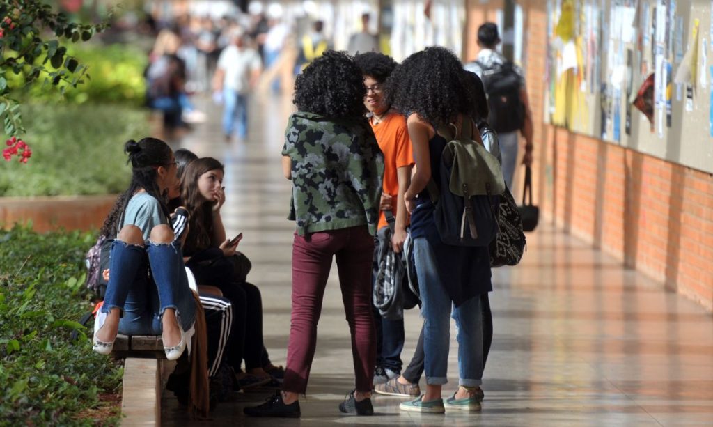 Capes vai pagar bolsas de estudo em atraso até a próxima terça-feira