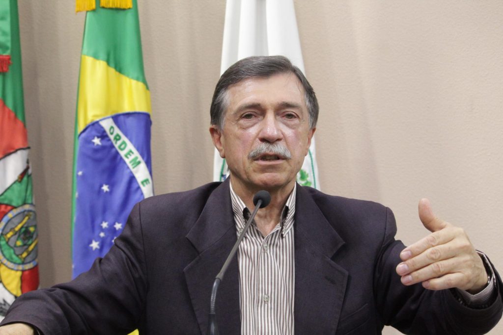 Prefeito de Caxias do Sul destaca trabalho na regularização fundiária como principal realização da administração 