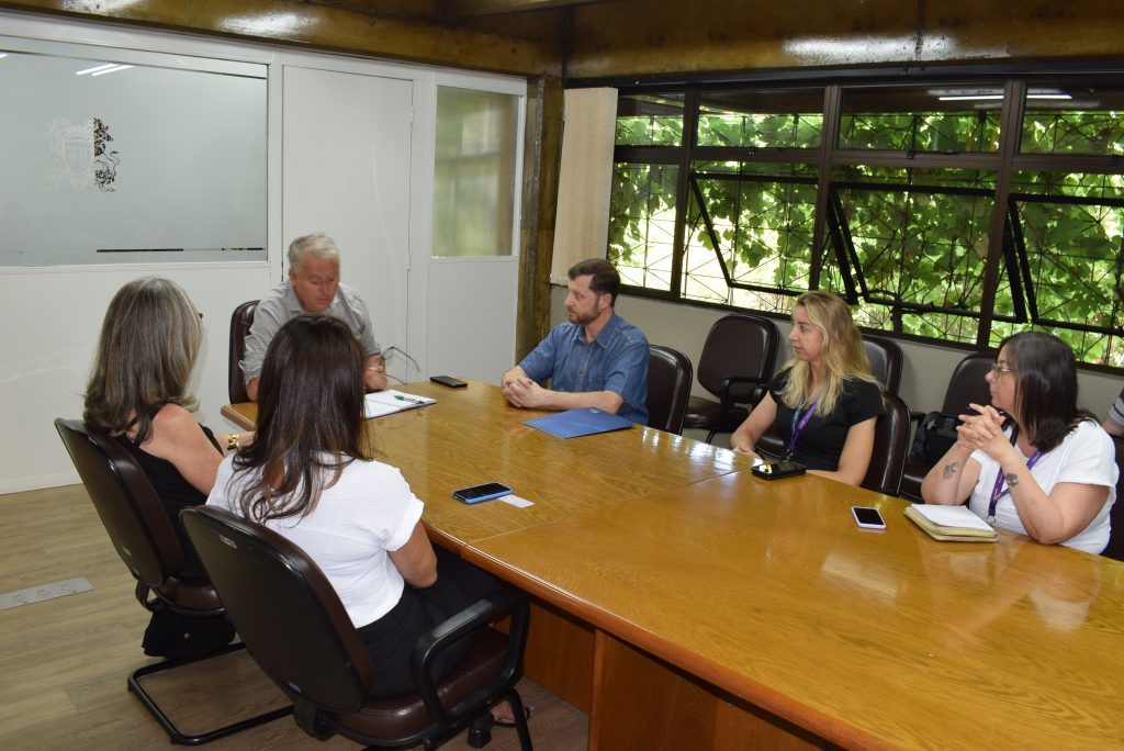 Em encontro com presidente da Câmara de Vereadores, Sindilojas Caxias cobra fiscalização dos ambulantes