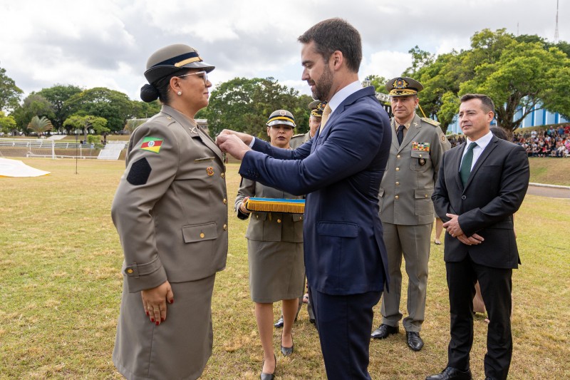 Governador assina promoção de 754 novos sargentos da Brigada Militar