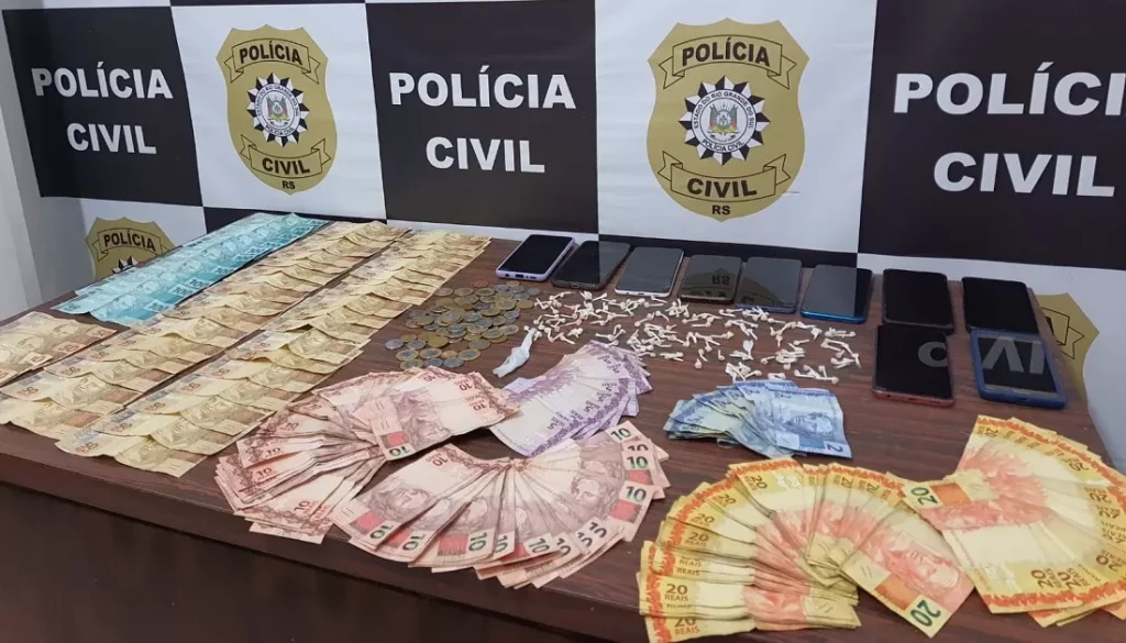 Cinco traficantes da Serra Gaúcha são presos com drogas e dinheiro em Arroio do Sal