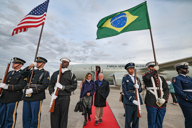 Lula chega aos Estados Unidos para encontros políticos e reunião com Biden
