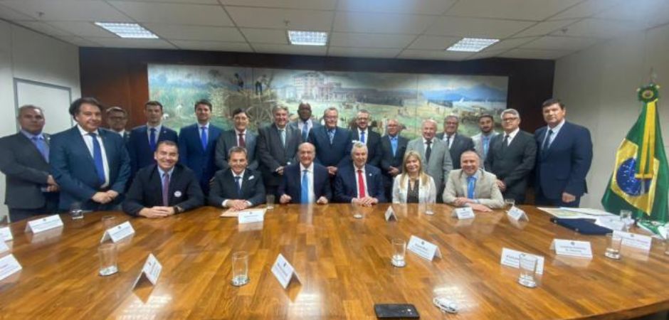 Comitiva se reuniu com o vice-presidente e ministros