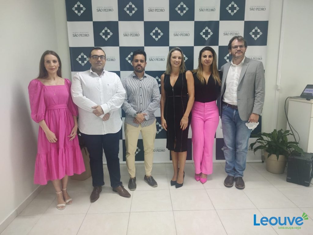 Médicos responsáveis pela UTI do São Pedro.