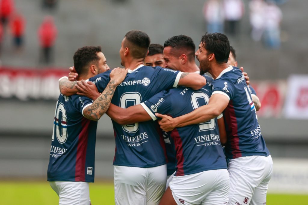 As duas vitórias do Grená foram no Estádio Centenário