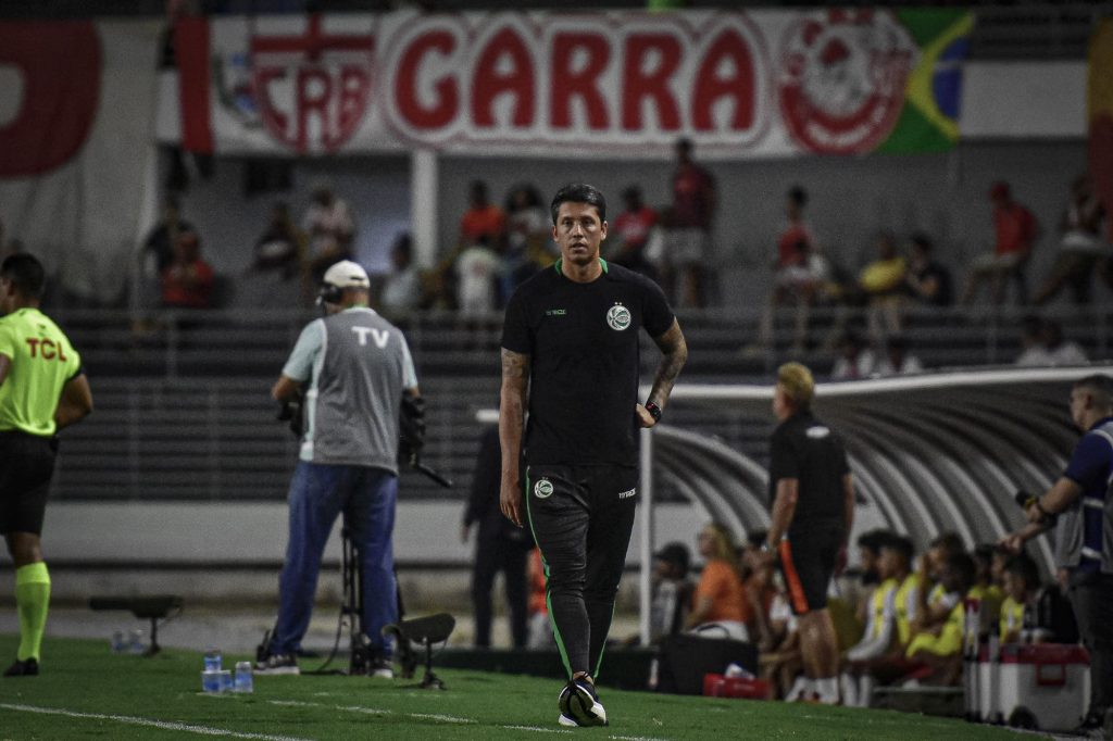 Thiago Carpini está com 100% de aproveitamento do Alviverde