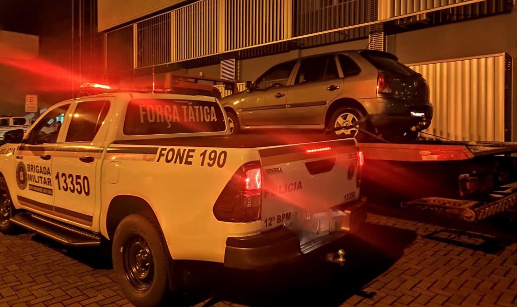 Veículo Volkswagen Gol foi recuperado